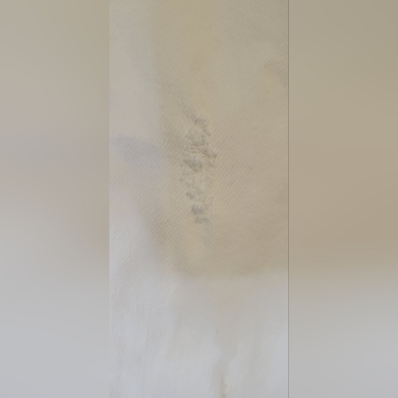 A&F Ladies White Jean's - Picture 2 of 8